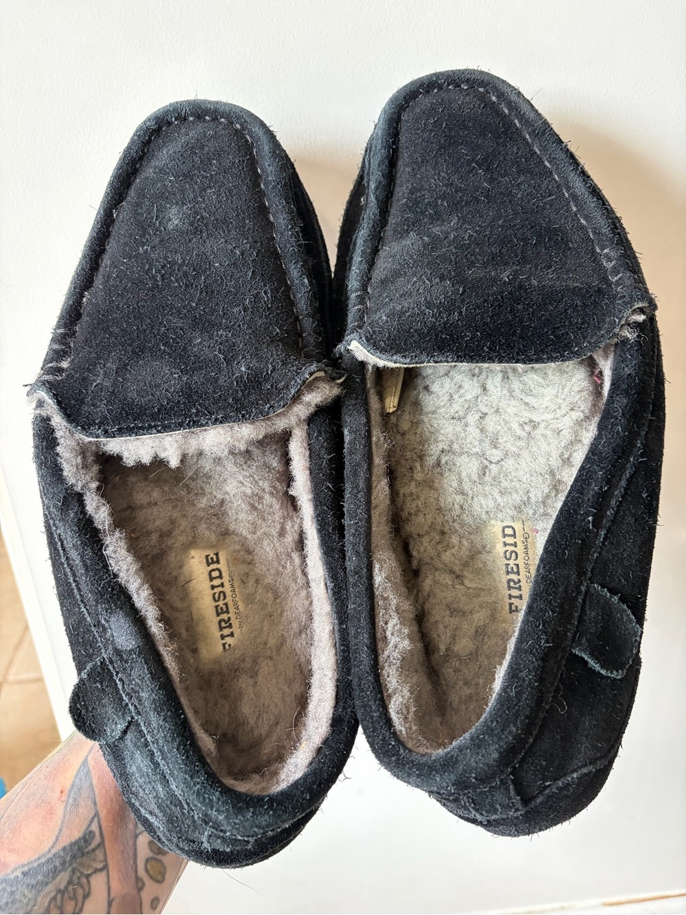 Fireside Men’s Size 11 Black Suede Shearling-Linedw Slip-On Slippers